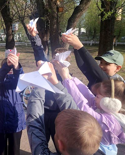 28 сәуірде 23 мектепте оқушылардың бірлік, мейірімділік және бейбітшілікке ұмтылу сезімін тәрбиелеуге бағытталған "бейбітшілік көгершіні" акциясы өтті