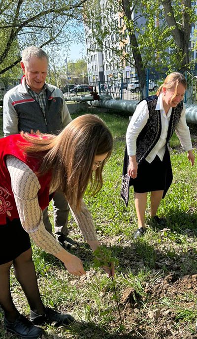 "№23 орта мектеп " КММ ұжымының еңбек ардагерлері мен жас ұрпағы "Бүкілқазақстандық орман отырғызу күндері"Республикалық экологиялық акциясына белсенді қатысты