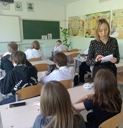 18 мамырда "тыныштық - Менің күшім" психологиялық апталығы аясында біздің мектепте оқушылар арасында "эмоциялармен танысу: Мен өзімді қалай сезінемін?"